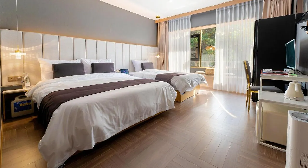 Denbasta Forest Hotel Busan 3*,
